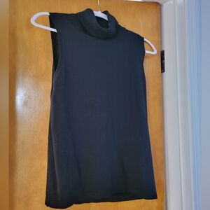 Tahari turtleneck sleeveless top